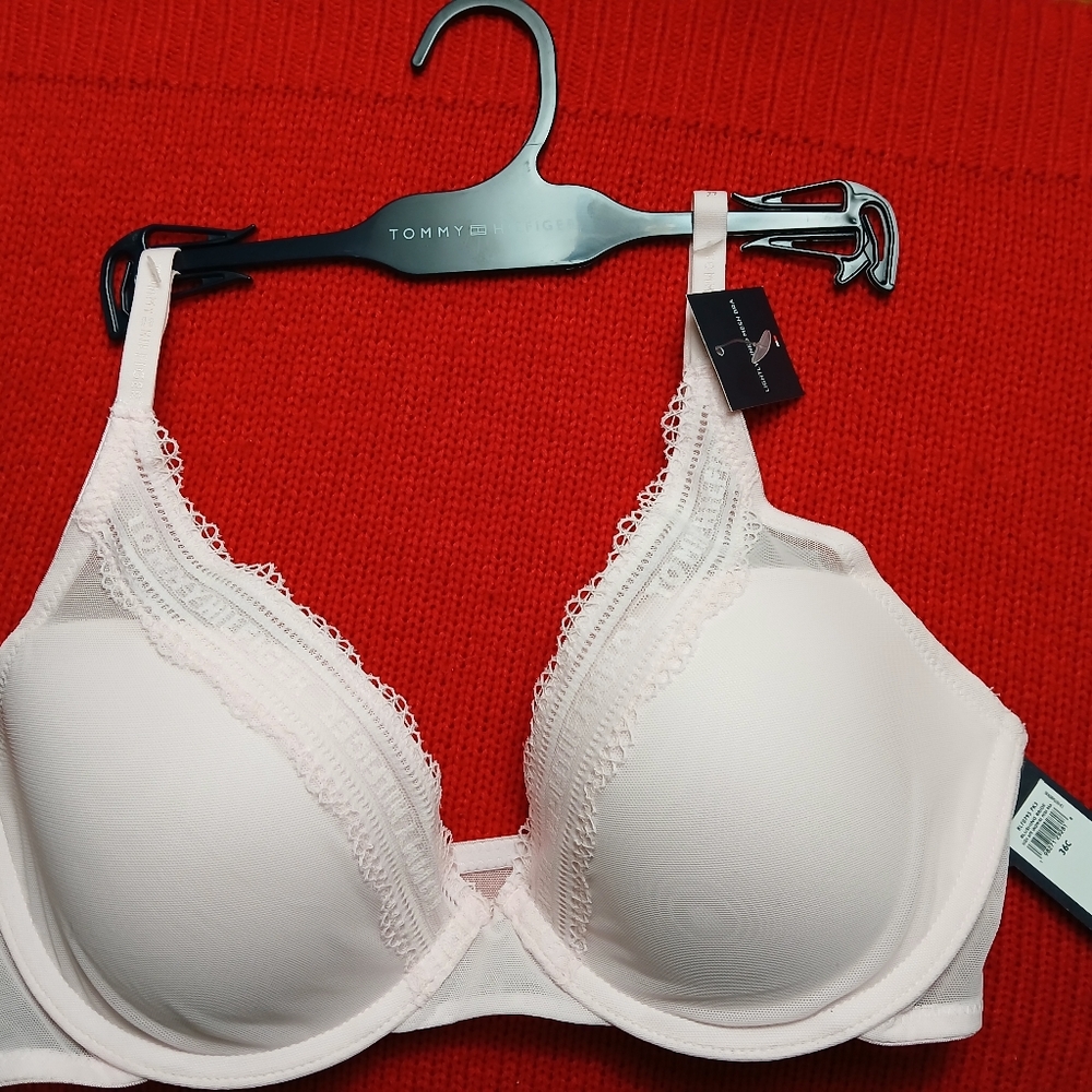 NWT Tommy Hilfiger Women's Pink Lace Bra